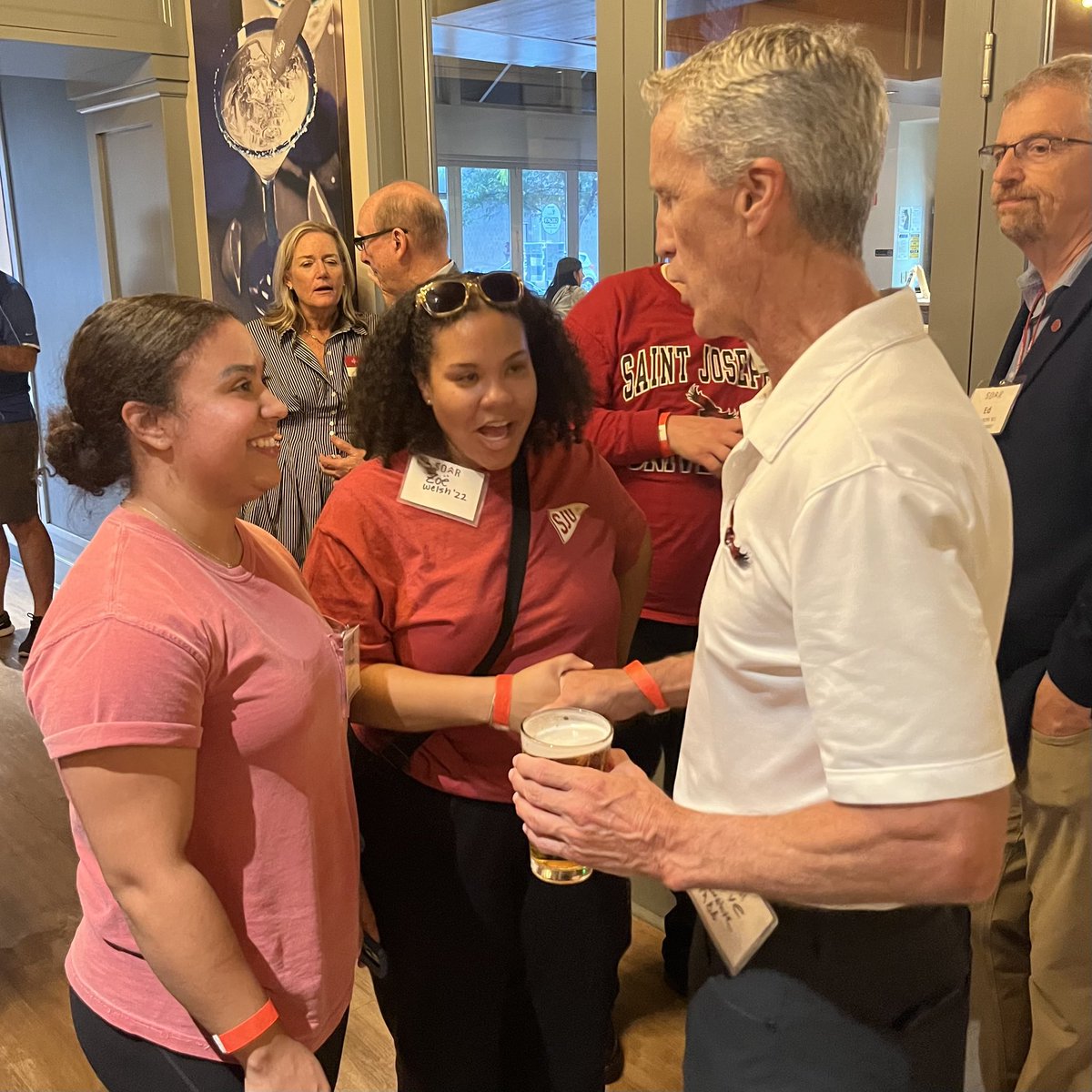 SJUHawks's tweet image. It was a great start to @saintjosephs Hawk Fest Weekend yesterday as @sjuhawks_mbb head coach Steve Donahue spent time with our passionate alumni! 

#HawkFest
#THWND