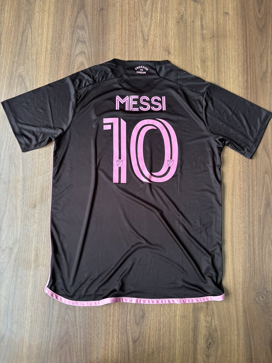 thriftedthrvds's tweet image. Size: XL (fits large)
Condition: 10/10
Price: ¢200