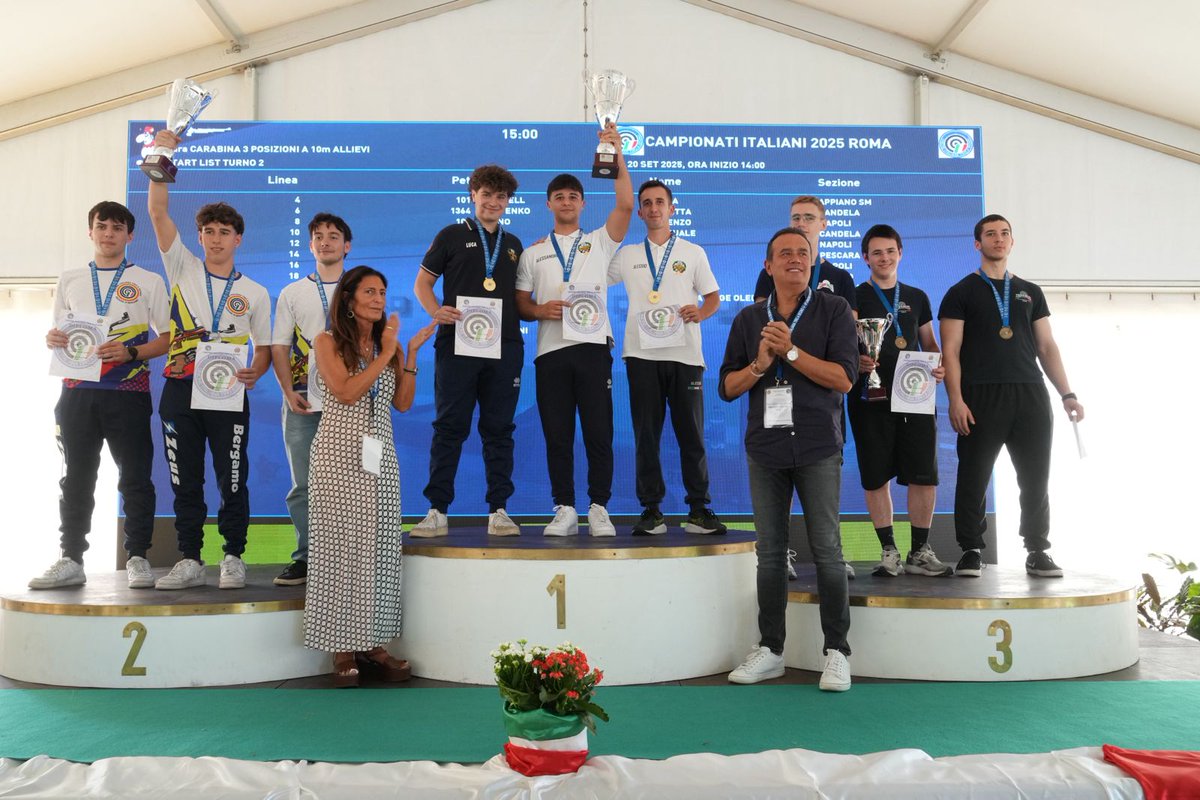uits_sport's tweet photo. Emozioni da podio, scatto dopo scatto! 📸
Passione e sacrifici vengono sempre premiati. 💪
👏 Complimenti a tutti i protagonisti della prima parte della giornata 3️⃣ dei #CampionatiItaliani!
#UITS #TSN https://t.co/puwWP3FPiG