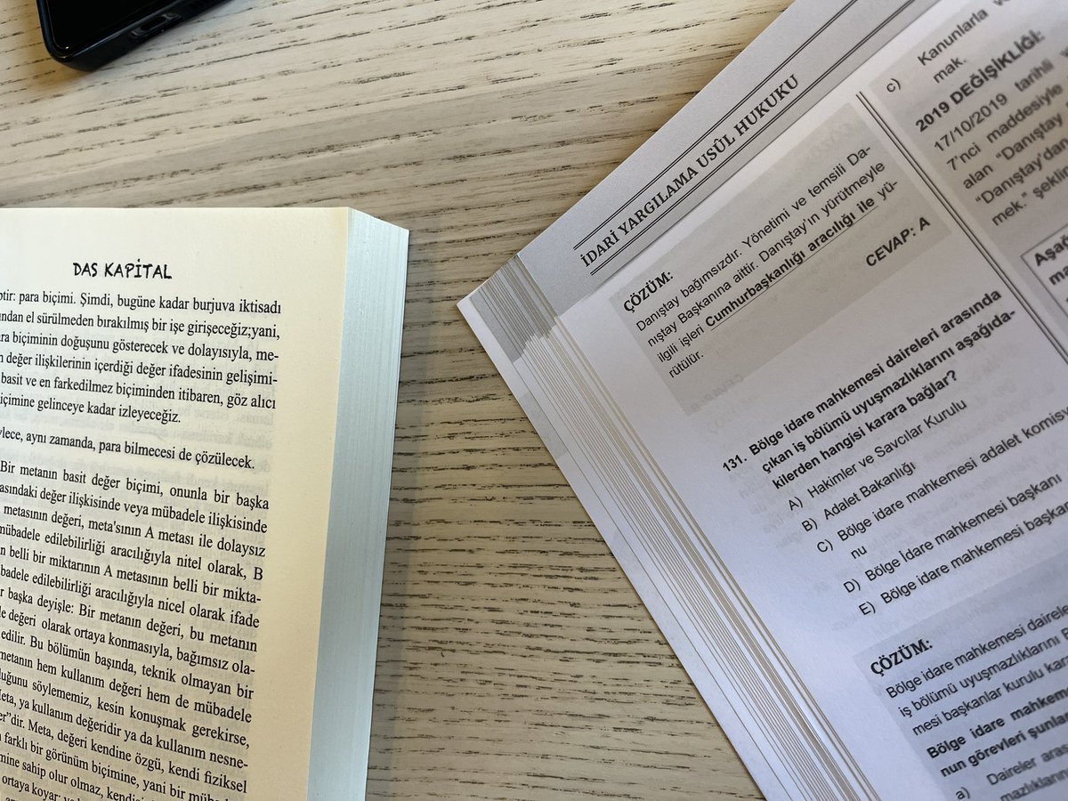 Kütüphaneye geldik kitap okuyor ben onun yaşam standartlarını hayal bile edemiyorum