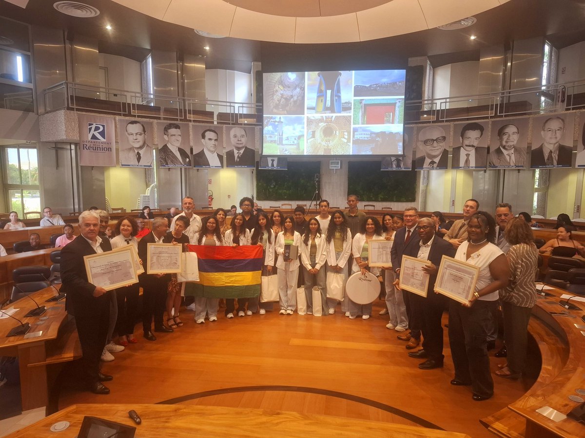 Réunis en cette belle journée européenne du parrimoine pour célébrer 186 jeunes artistes de l'ocean Indien, laureats du concours "Monuments de de beauté de l"ocean Indien" de l'Iconothèque de l'OI! 👏 Soutenir la jeunesse et valoriser les patrimoines! 🧡