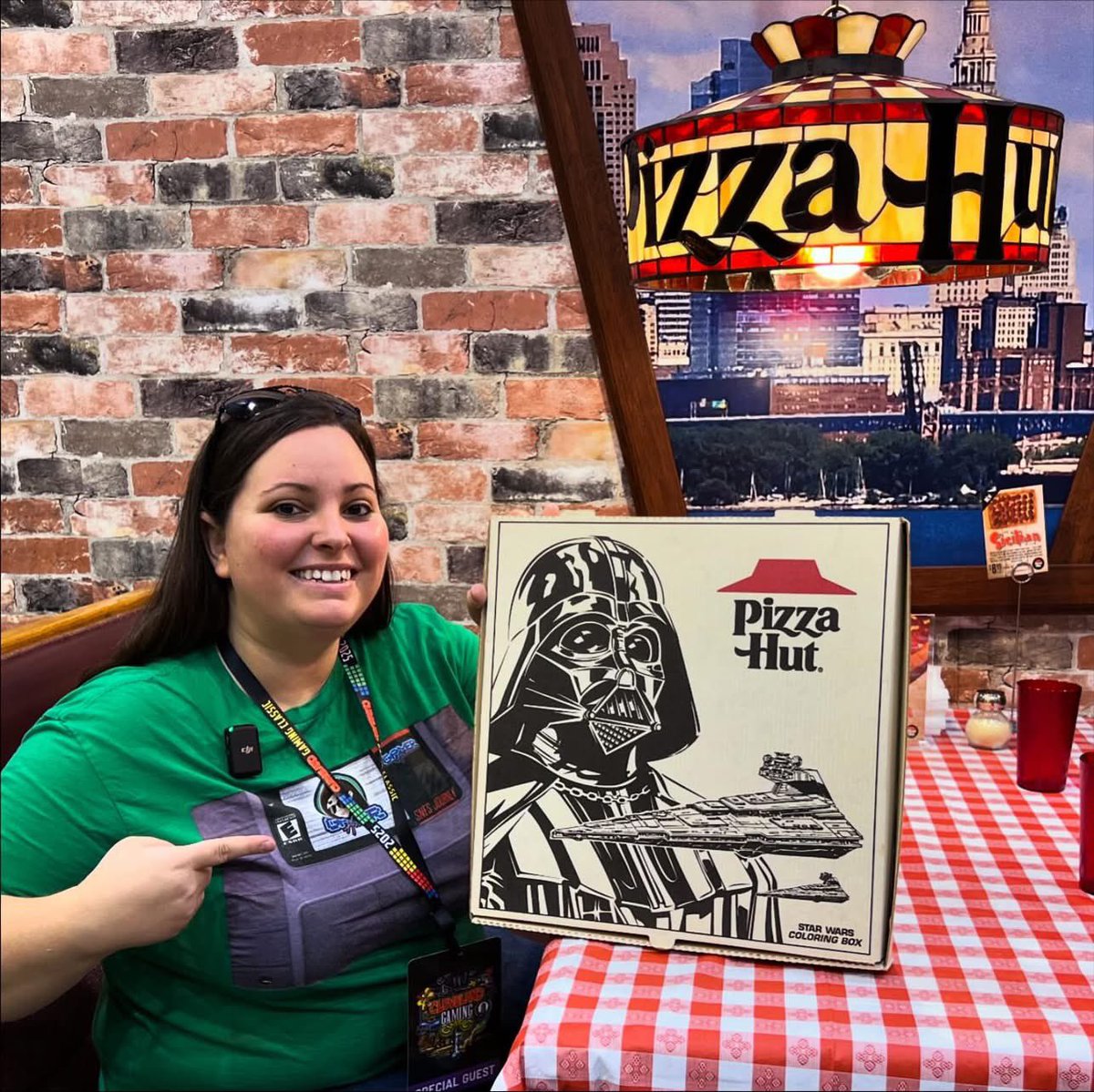 Going all over at the Cleveland Gaming Classic ! #videogames #gamerahmer #clevelandgamingclassic #retrogaming #blockbuster #pizzahut #starwars #throwback