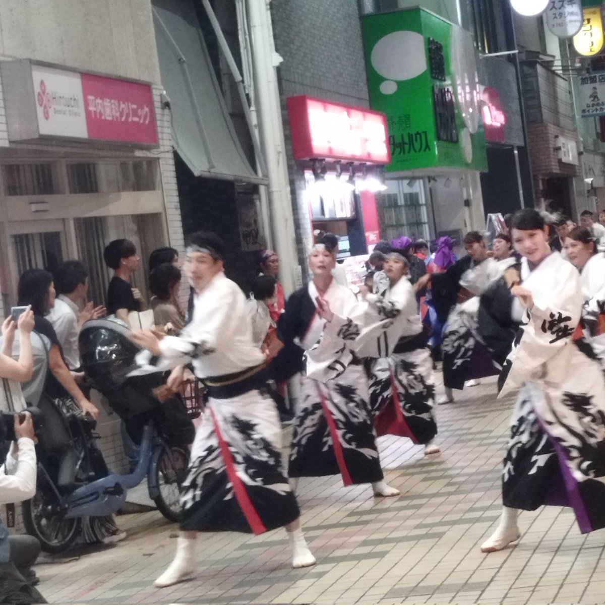 今日もよさこい行って来ました〜。
土曜出勤だったので、間に合うかハラハラだったけど、藍なりさんのラスト演舞と、総踊りは観られましたよ！(*´∀｀*)
  #よさこい