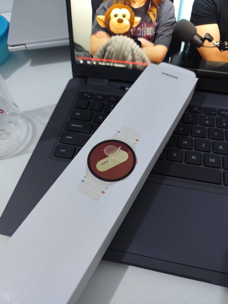 minnirinn's tweet photo. wts samsung galaxy watch 7 preloved like new (cream) 

💸 2.100.000 nett, include packing
📍 dom malang, jatim
✅ shopee, tokped
📝 baru dipake sekali cuma buat nyoba, masih lengkap semuanya https://t.co/yMllbA2z9r