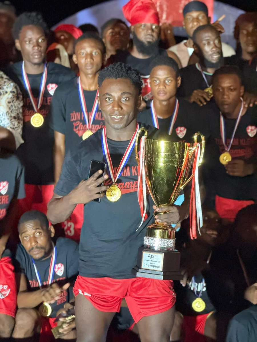 bendjinosimonn's tweet photo. Dumy Fedé 31 ane, ansyen jwè Violette AC, Don Bosco, Tempête, As Cavaly, chanpyon nan 7èm edisyon chanpyona AJSL lan avèk ekip B12. https://t.co/Jhb08nySN6
