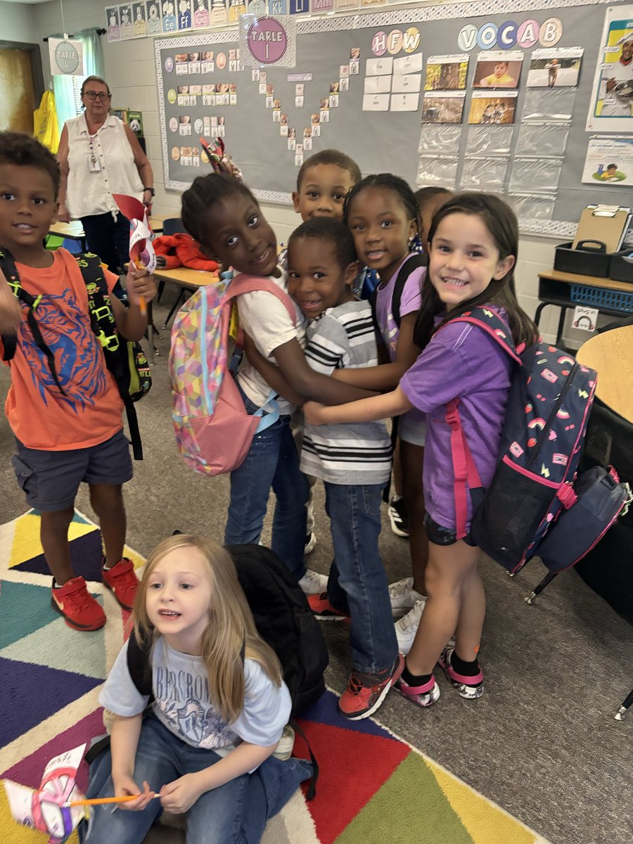 MrsChafinCCSD's tweet photo. One of our Kindergartners had his last day with us yesterday. I wish the world was filled with more humans like these kiddos. Sooooo loving! 💕He will be well missed but hopefully he felt loved with us! https://t.co/AR13B6uF4F