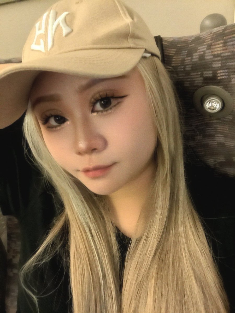 Hina20Deep's tweet photo. ギャルギャルしてるえ😊 https://t.co/HJOVNvonM3
