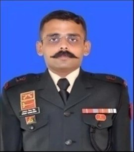 37VManhas's tweet photo. Sad &amp; tragic news coming, we have lost

MAJOR APRAANT RAUNAQ SINGH
Sena Medal
20 RAJRIF #IndianArmy

in the line of duty at Baramulla in Jammu &amp; Kashmir.
MATA RANI gives strength to his family to bear this irreparable loss.
#FreedomisnotFree a few pay #CostofWar. https://t.co/k5XIwDGGVV