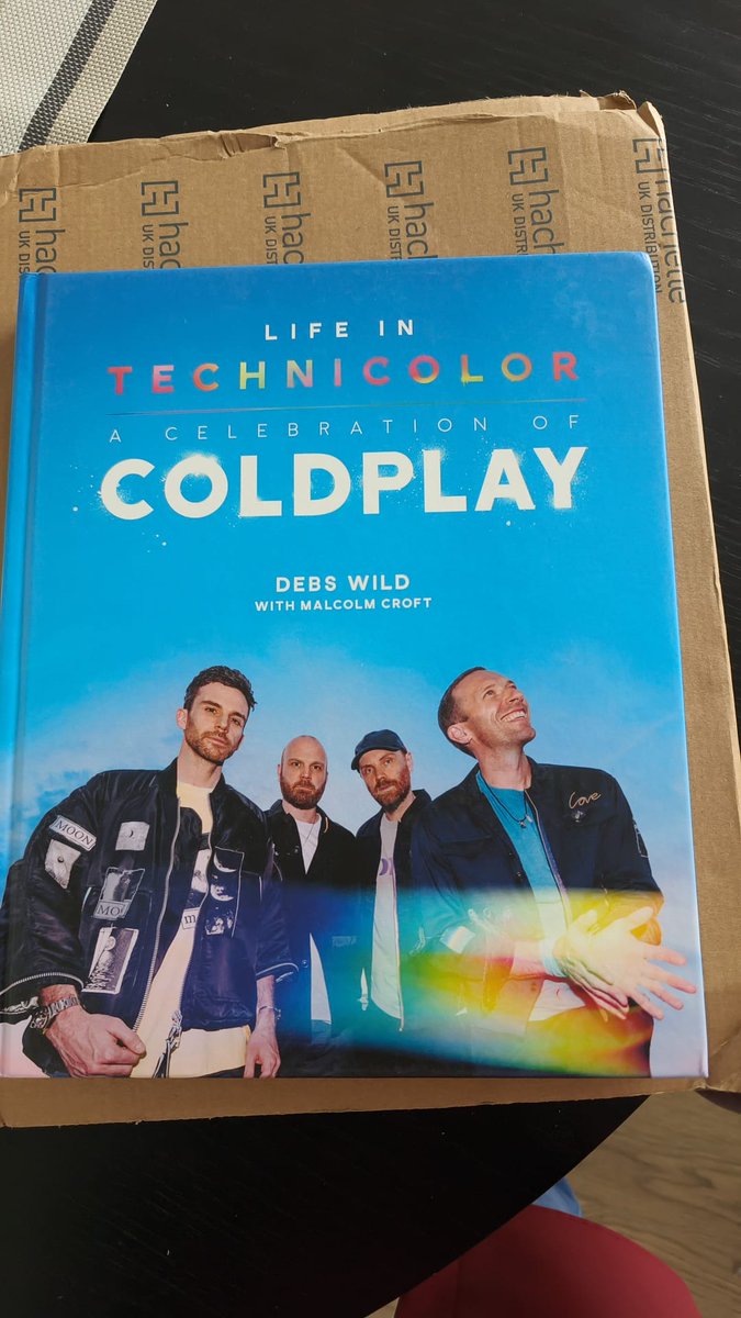 skinnypotato03's tweet photo. Story time : a while after the Coldplay concert in jan, I recieved a surprise DM from @debswild for a dream project and I can finally share this with you all that some of my Coldplay photos have made it into the new official book Life in Technicolor: A Celebration of Coldplay 💛. https://t.co/bKmWNQNmI0