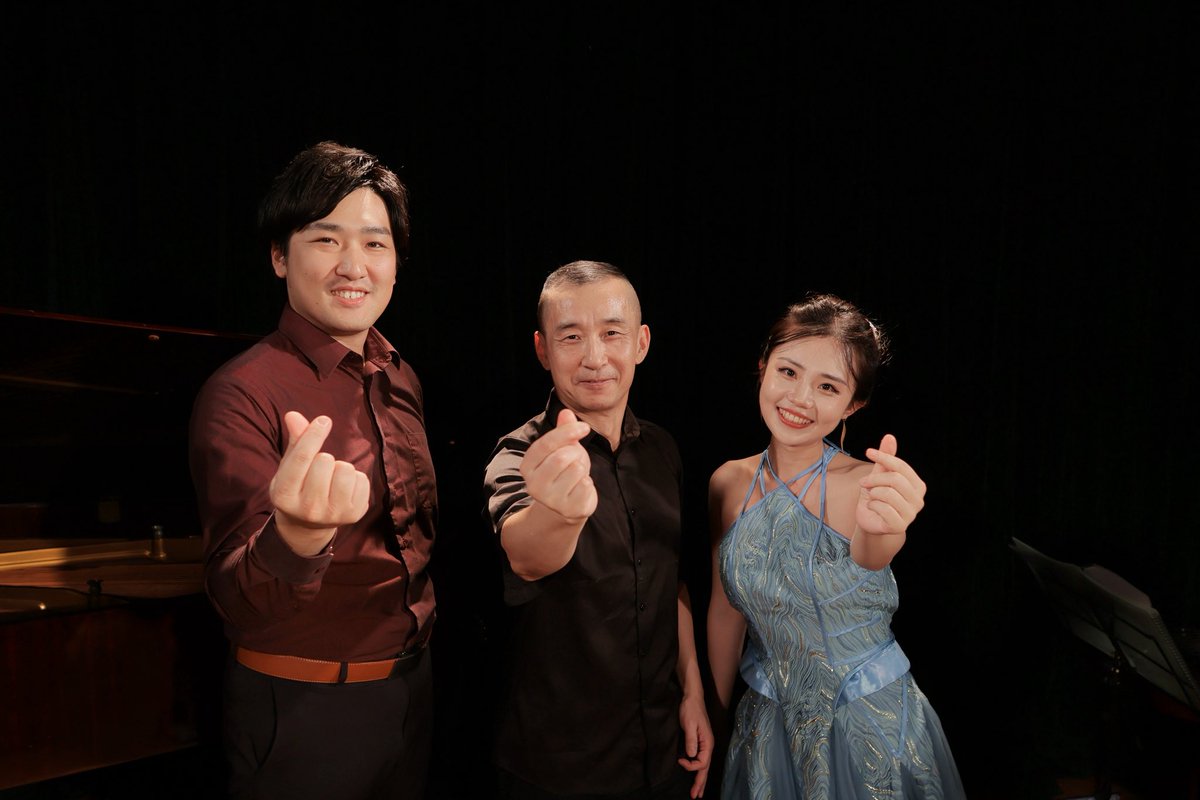 erhuplayer's tweet photo. 超级开心的一天
欣怡（xixi不要酱），藤原
邵总，雯儿
音乐心连心
充满爱的音乐活动！ https://t.co/lBvH4BJkql