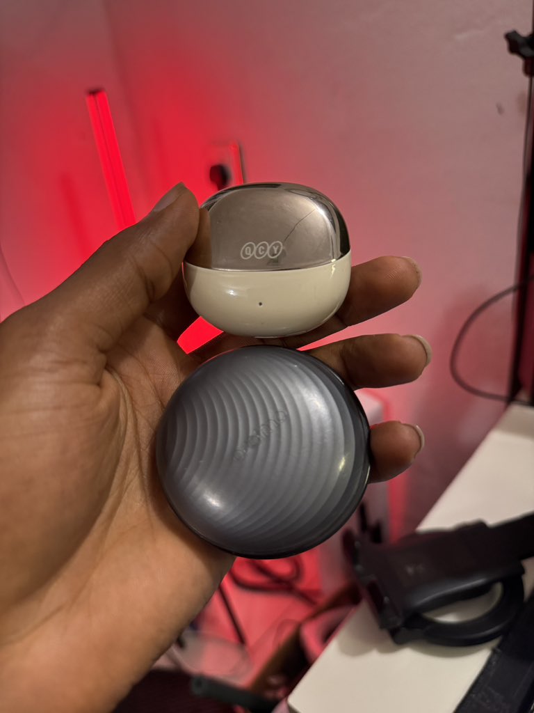 Testing out this two brands today <a href="/OraimoMate/">oraimomate</a> vs <a href="/qcybrand/">QCY Audio</a>