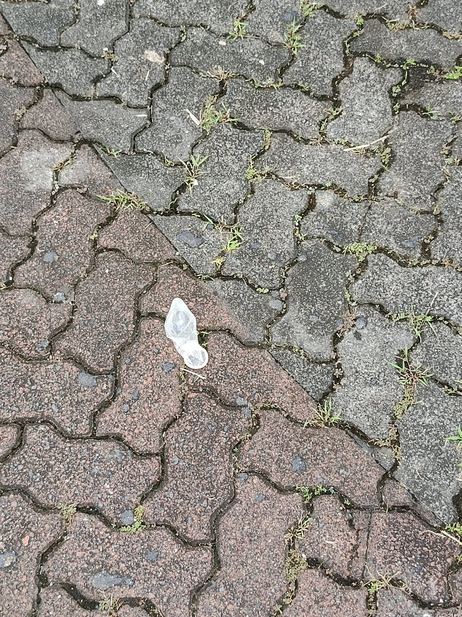 DadeeJake's tweet photo. Yung naglalakad ka sa acropolis tas eto makikita mo sa daan.

#altercabanatuan 
#alternuevaecija https://t.co/KfwNybzFkL