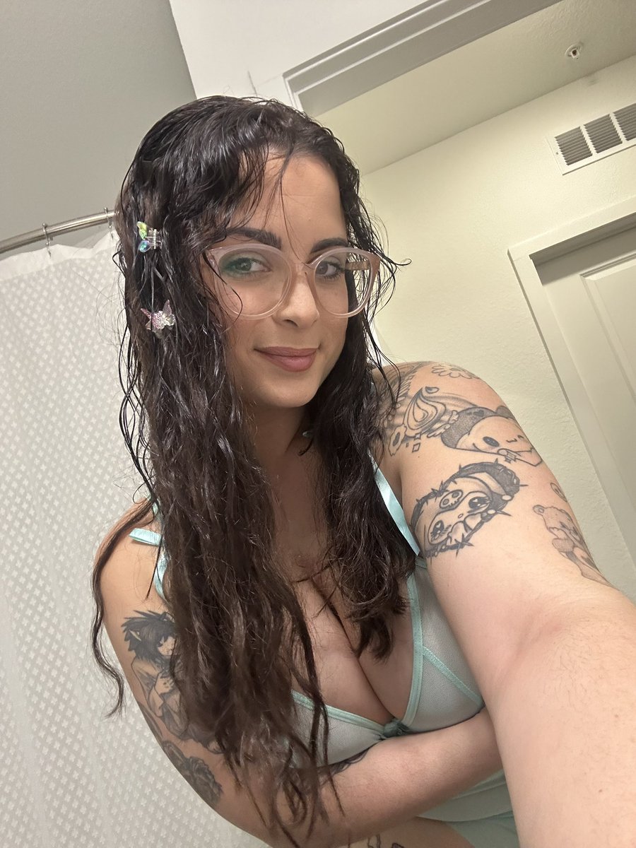 janimae__ tweet media