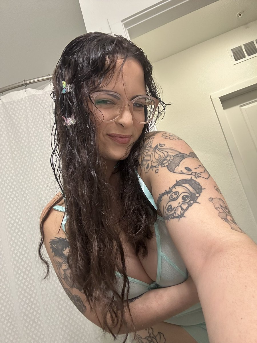 janimae__ tweet media