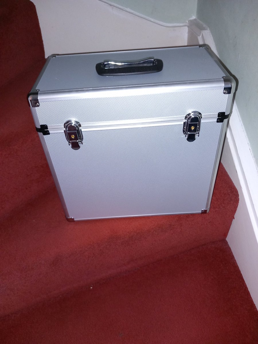 jkd1969's tweet image. The most important box that's getting packed in the car today for #unilife some treasures in here 😍😍 #vinylcollection