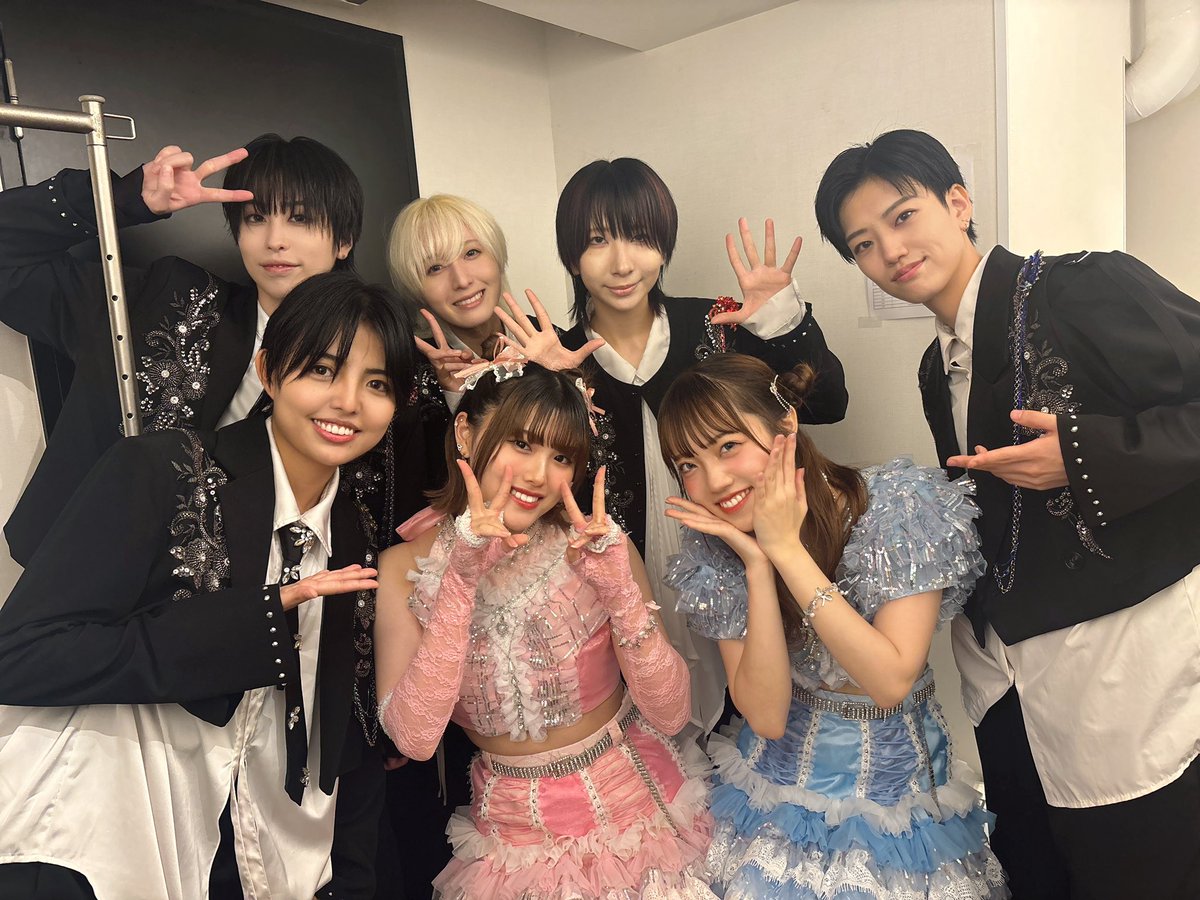 xxLeCoeur's tweet image. 本日共演した皆さまと 🎞⟡.·

企画コーナーでは一緒にゲームも 🎲
大盛り上がりで最高に楽しい時間でした〜！

#GIRLSDAYSLIVE ありがとうございました🪄︎︎

#ルクール #男装アーティスト