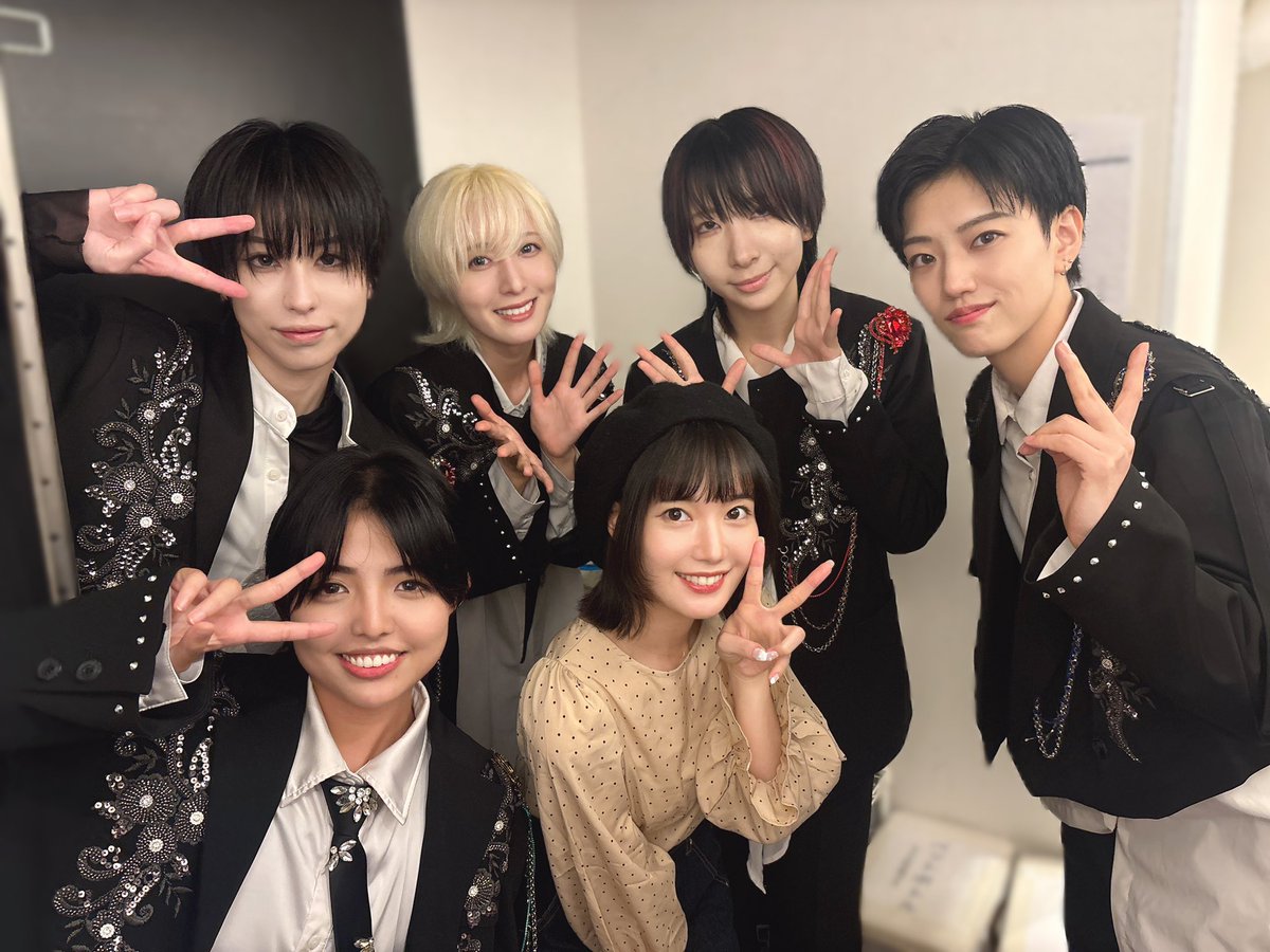 xxLeCoeur's tweet image. 本日共演した皆さまと 🎞⟡.·

企画コーナーでは一緒にゲームも 🎲
大盛り上がりで最高に楽しい時間でした〜！

#GIRLSDAYSLIVE ありがとうございました🪄︎︎

#ルクール #男装アーティスト