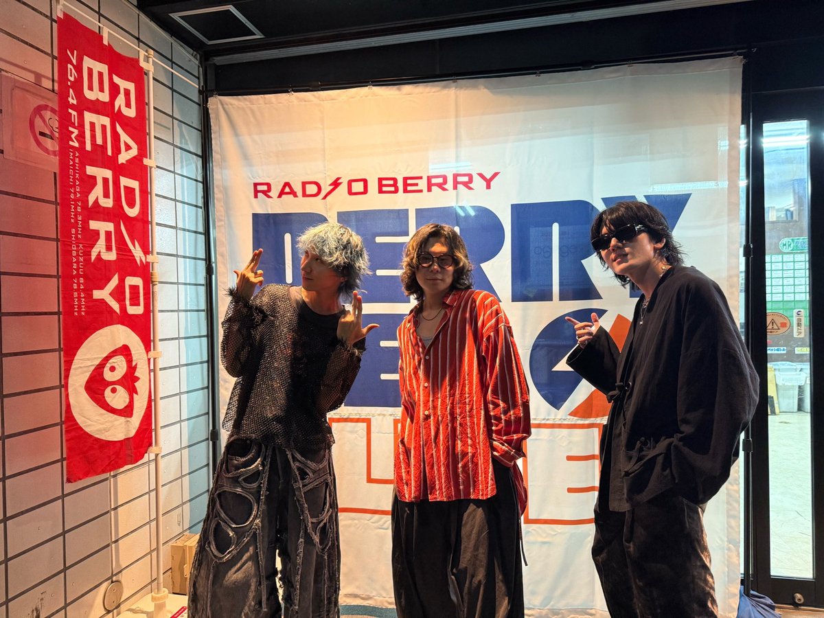 yuno_24hf's tweet photo. 誕生日当日はライブに限るね、
みんなに会えて最高な日になった！！
音楽で生きて、音楽に祝われて、音楽と共に過ごす最高の人生、まだまだ進むぜ。 https://t.co/6dMYpv0ovy