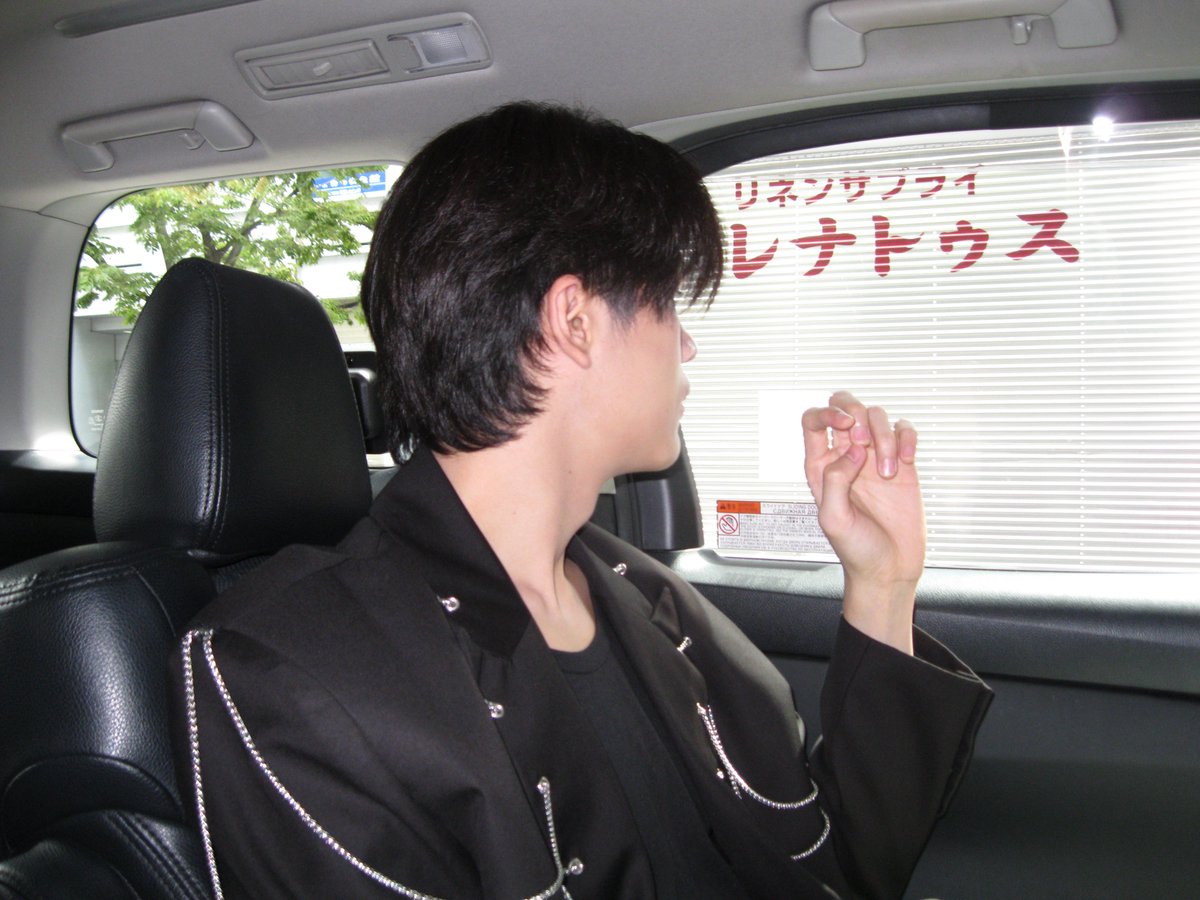 ohmkrit's tweet image. :3