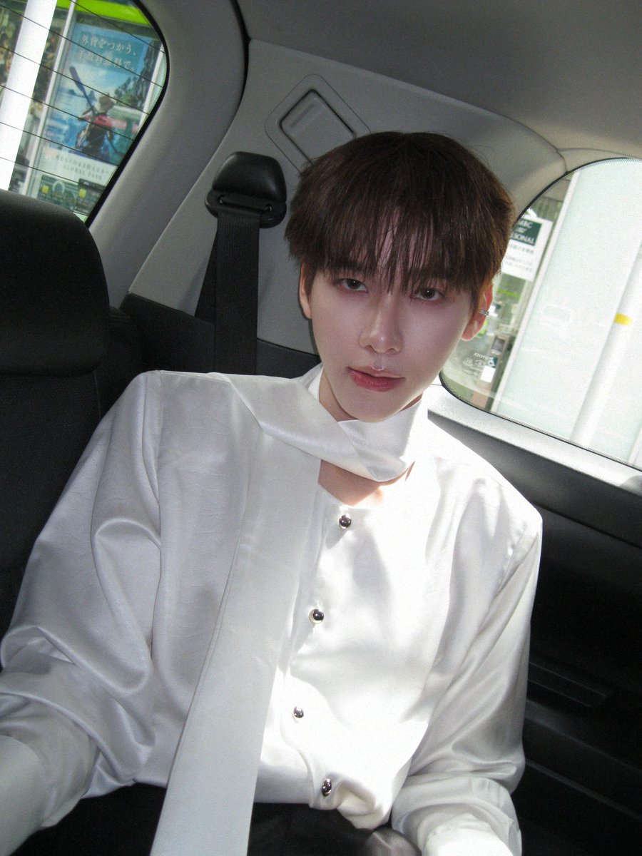 ohmkrit's tweet image. :3