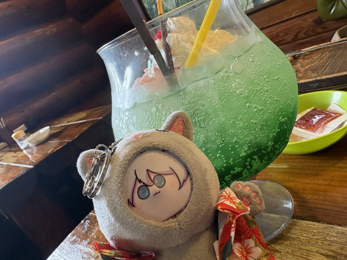 にーねより大きいクリームソーダ😚
#にーねとお出かけ