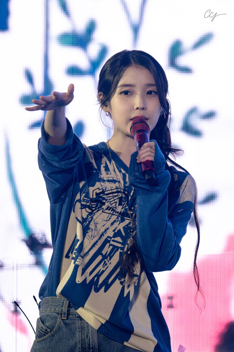 girlsnbla's tweet photo. 250914 아이유 팬밋업 바이썸머
IU Fan Meet Up Bye Summer

#아이유 #IU_FAN_MEETUP #IU #ByeSummer https://t.co/3fzFxpXoXU