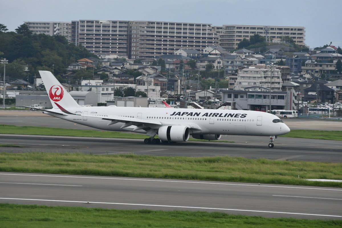 RJFF/FUK
JAL A350-941 JA17XJ
先日の遠征でお世話になりました！
まさか福岡空港で撮影する前より先に搭乗してしまう事になりましたが、今日福岡空港での姿を撮影する事が出来ました。今後の活躍が楽しみです。
