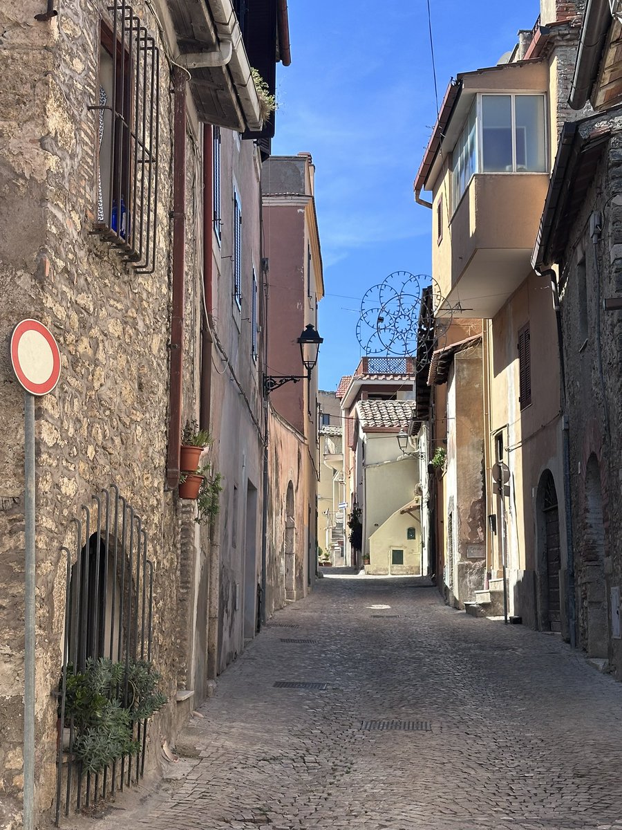 citiesval's tweet photo. FiaNo Romano #fianoromano #roma #lazio #italia https://t.co/rr1mCsiPGH