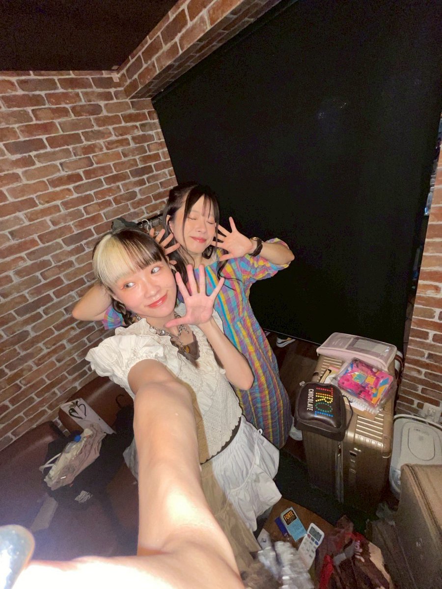 komaiumeno's tweet photo. 大阪心斎橋「夜を灯して」にて✨

足を運んでくださったみなさんありがとうございました❣️

お久しぶりのもんりぃさん😊
本当にお会いできて嬉しかった！！！

企画してくれた紅音ちゃん！
無睡で作ってくれたてっちゃんカレー🍛
どこを切り取っても楽しい時間でした✨

ありがとう、ありがとう。 https://t.co/TrKABay2ri