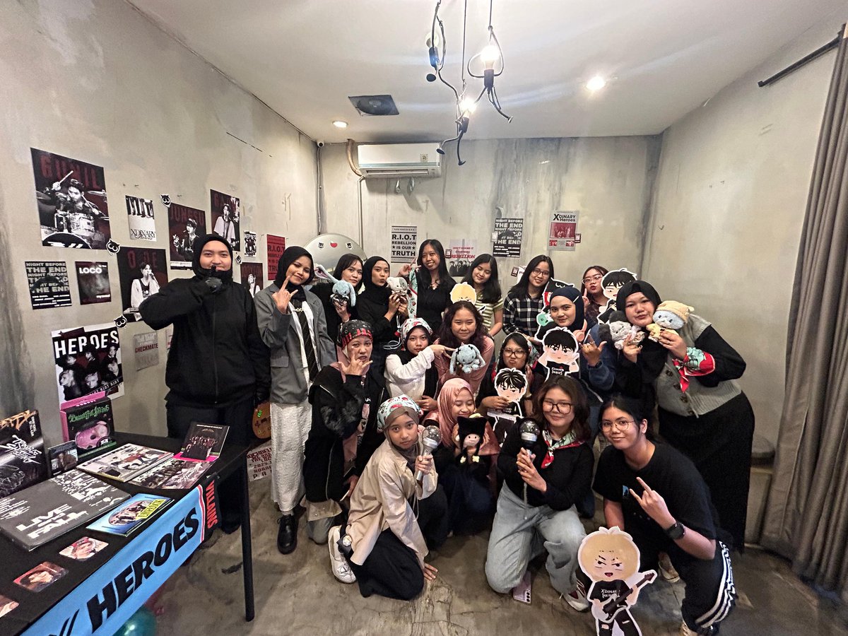 𝙍.𝙄.𝙊.𝙏 : 𝘽𝙞𝙩𝙩𝙚𝙧 𝘽𝙪𝙩 𝘽𝙮𝙖𝙧𝙞𝙣 (𝘽𝘽𝘽) 💥
Happy Anniversary for the best fandom ever, 𝐕𝐢𝐥𝐥𝐚𝐢𝐧𝐬 😈
Terima kasih kepada teman-teman yang sudah datang ke event hari ini 
See you on December🎤

#RebellionisOurTruth #BitterButByarin #XdinaryHeroes <a href="/XH_official/">Xdinary Heroes</a>