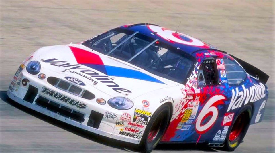 Mark Martin won the 1998 MBNA Gold 400 at Dover 27 years ago today. 🏁

#RoushRacing 🏁 <a href="/MonsterMile/">Dover Motor Speedway</a>