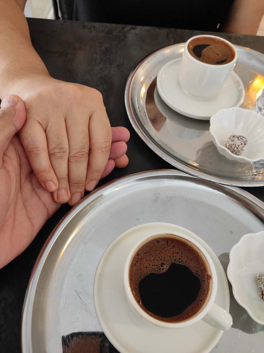 Aşk la baş başa kahve içelim kimseler yok zaten 01