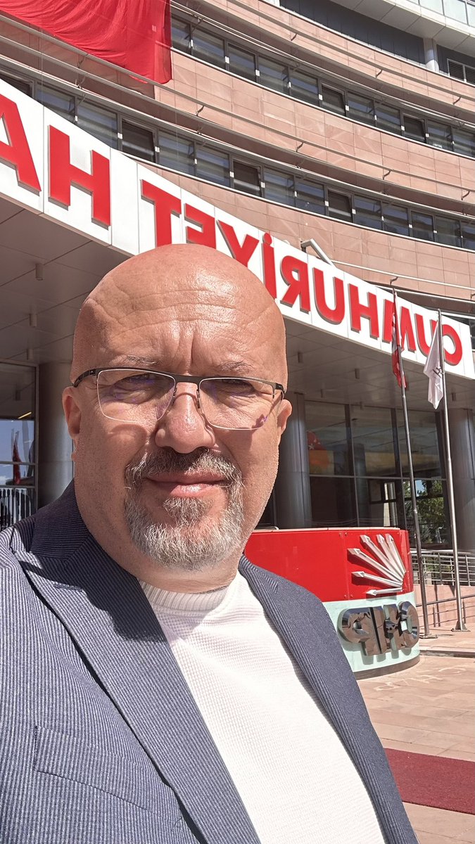 102 yıllık dev çınar Cumhuriyet Halk Partisi , Türkiye Cumhuriyetinin teslim alınamayan tek kalesidir. CHP üzerinde Devlet eli ile hukuk dışı ve antidemokratik uygulamalar kullanılarak partimizi bölme, itibarsızlaştırma ve dağıtma çabalarına karşı olağanüstü kurultayımızı