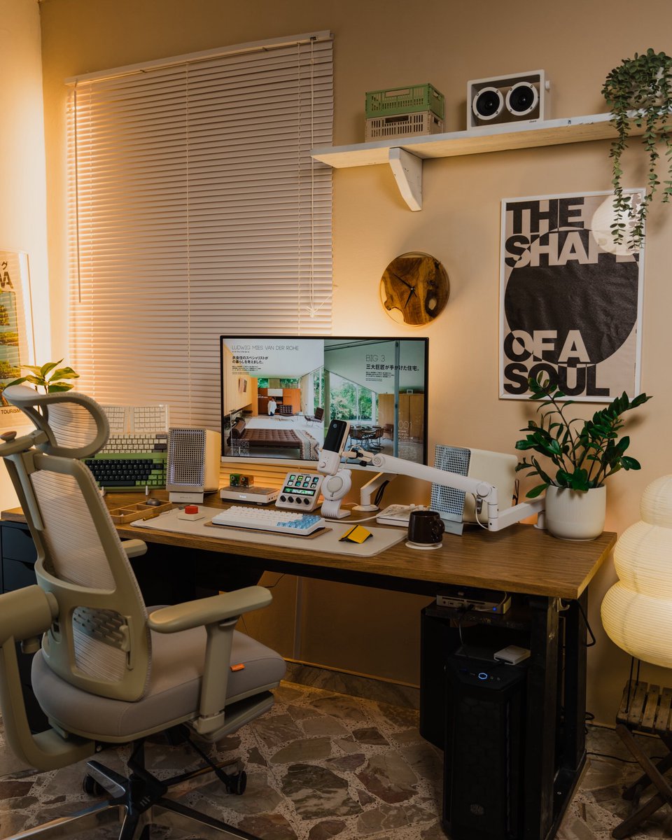 techjee_'s tweet image. Some changes in my Studio🖥️ 

#desksetup #setup #縦構図で切り取る私だけの空間
