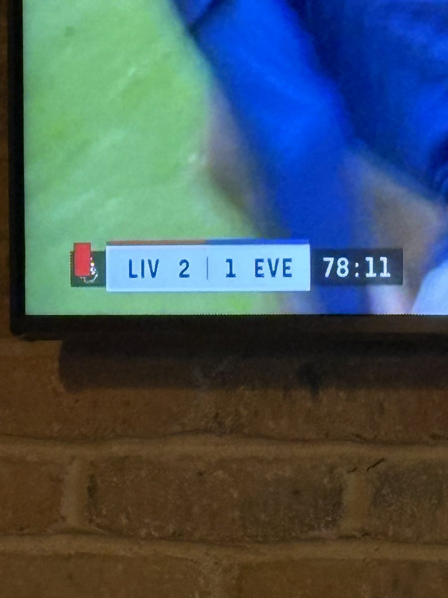 smithysteve's tweet image. What’s going on @footballontnt no red card yet?