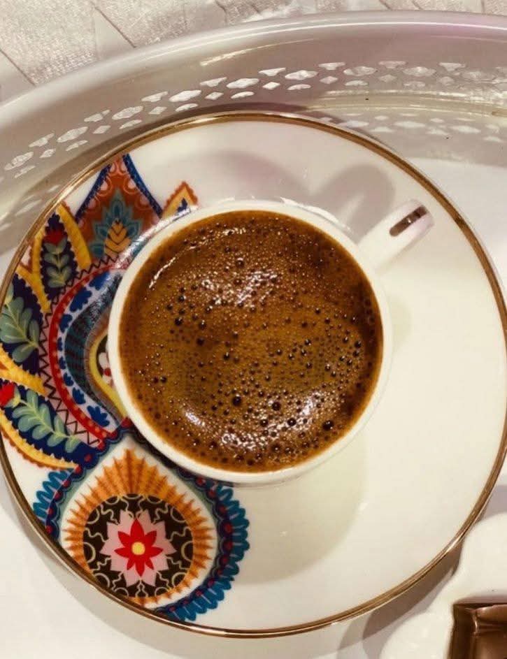 -

.
.
.

💌
لمن يحمل حزن الأرض على كتفيه،،
لا تقلق خذ فنجان قهوة وابتسم،،☕

.
.
.