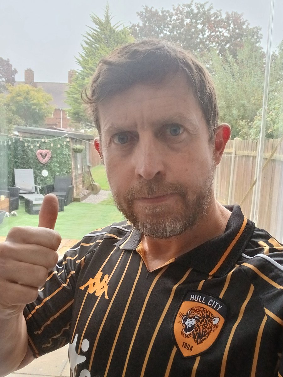 Debut for today's #shirtchoice at #hcafc Come on City #utt 🐯