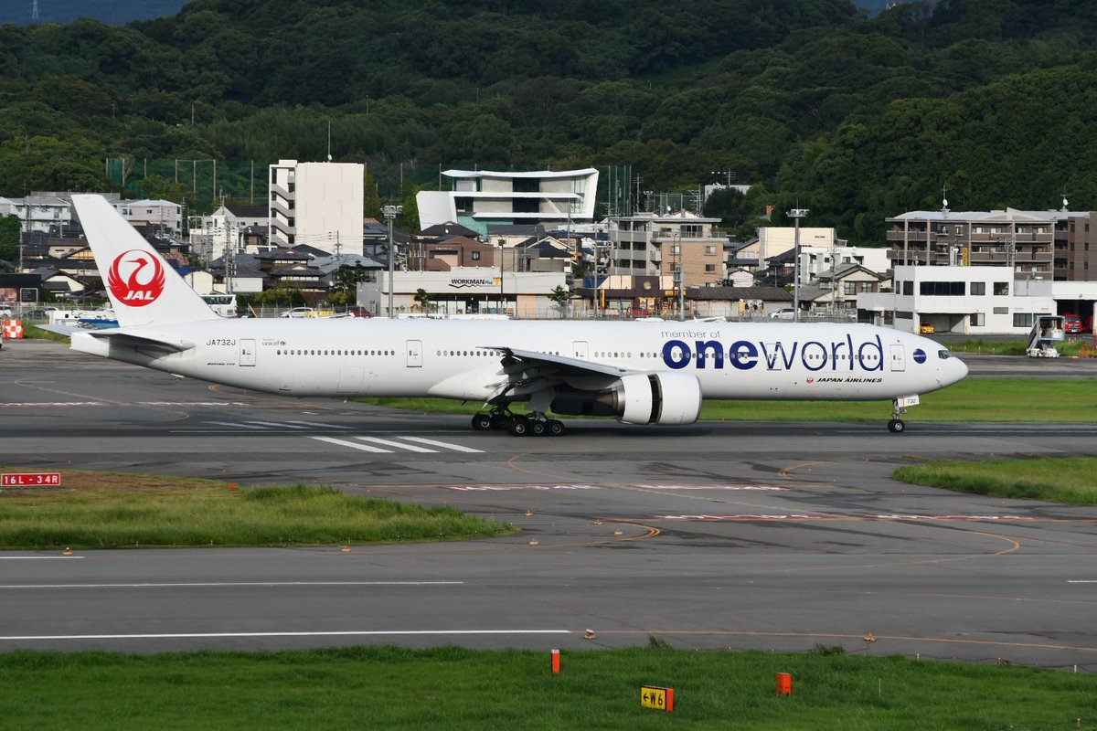 RJFF/FUK
JAL B777-346ER JA732J
何気なくフライトレーダーを見ていたら福岡空港に向かっていたのでタイミング良く撮影する事が出来ました！