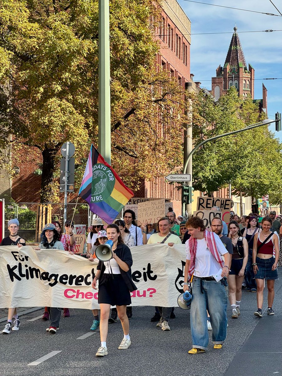 rahmstorf's tweet photo. One of many many climate protests around the world today: in Potsdam with Luisa Neubauer! https://t.co/XU8MrWPUs3
