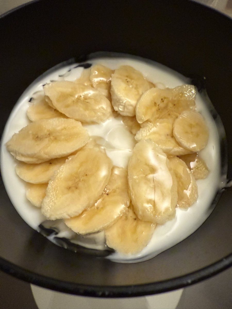 妻が夜食にバナナヨーグルト作ってくれたんだけど、

月「すだちうどんみたい〜はははwww」

妻「薔薇なんだけど」

ここからずっっと無視されてる