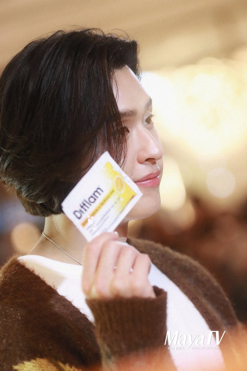 mayaonline2002's tweet photo. หล่อแบบตะโกนยังไงก็ไม่เจ็บคอ!! เพราะนี่คือ "บิวกิ้น - พุฒิพงศ์" #bbillkin แบรนด์แอมบาสเดอร์เสน่ห์แรงของดิฟแฟลม #Difflam ยาอมบรรเทาอาการเจ็บคอ #เจอDได้ทุกที่24ชั่วโมง ยังไงล่ะ😎✨️

BILLKIN IN DIFFLAM D LAND

#DifflamxBillkin #เจอตัวDได้ทุกที่24ชม #ตัวDของบิวกิ้น  #ดิฟแฟลม #สนุกแบบไม่มีสะดุด #MAYATVOFFICIAL