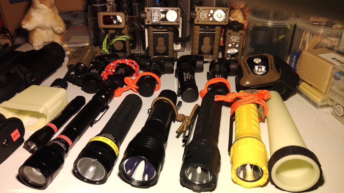 feel_so_good_gr's tweet image. 片付けついでにメーカー別に集合写真✨🔦
#Elzetta
#STREAMLIGHT
#SUREFIRE
#Weltool