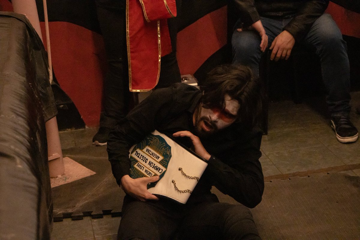 🕊 ¿La #Fe lo puede todo?

🏔 El nuevo #Campeón de la #LigaDigital, #Valentino, tuvo que enfrentarse a una montaña inamovible llamada #Rex.

🙏 “#ElCardenal” no la tuvo nada fácil, pero gracias a su fe y unos buenos golpes, pudo sobrevivir.

📸 <a href="/tute_alvarez01/">Matias 🇦🇷</a>