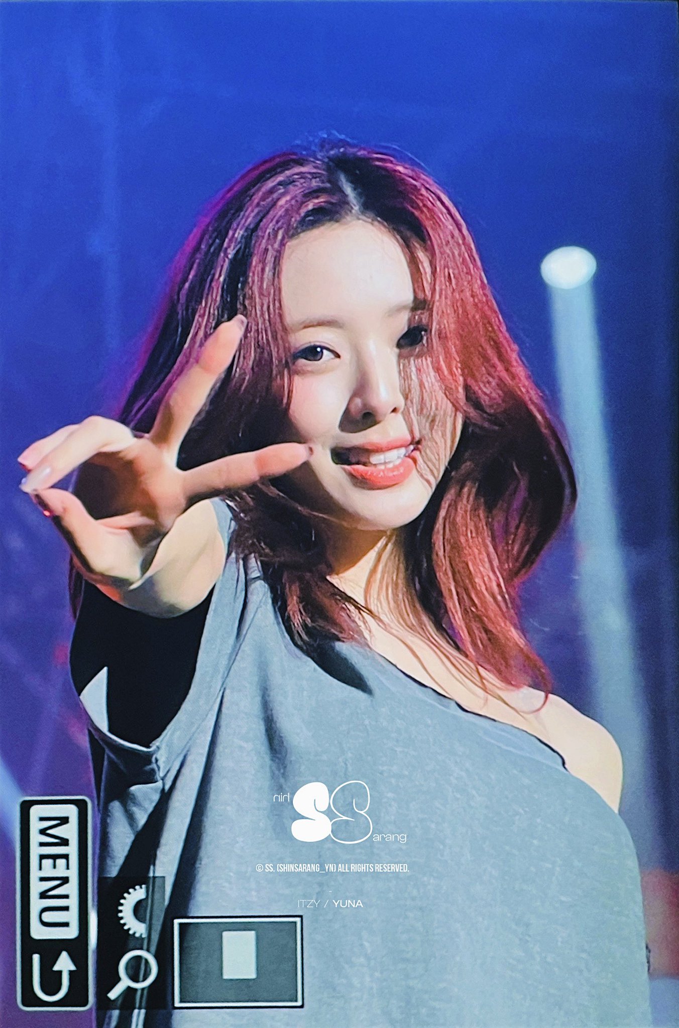 itzy ユナ　直筆サイン　チェキ DEBUT3rdANNIVERSARY itzy ユナ 直筆サイン - メルカリ