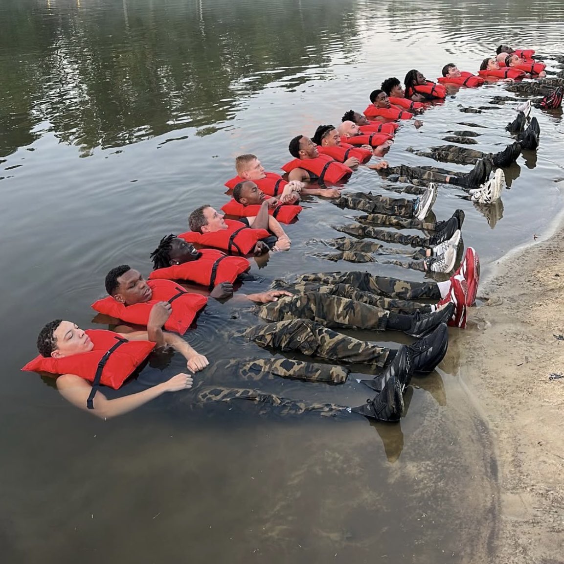 The NC State men’s basketball team is going through Navy SEALS training. The team started last night and was up bright and early this morning.

Will Wade even got in on the fun this morning. 👀👀

📸: <a href="/chambershoops/">Brandon Chambers</a> | <a href="/vernonhamilton3/">Vernon Hamilton</a>
