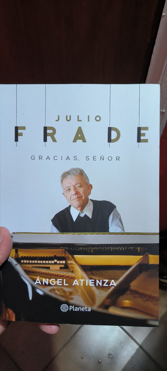 jacastro82's tweet photo. Agradecido a Dios por haber compartido los últimos años de la carrera de Julio Frade, trabajando diariamente con él en @oriental770, y por su apoyo desde el primer momento al proyecto de @placastvuruguay. El humor está de luto hoy. Q.E.P.D. Julito https://t.co/HMjSK5NQs0