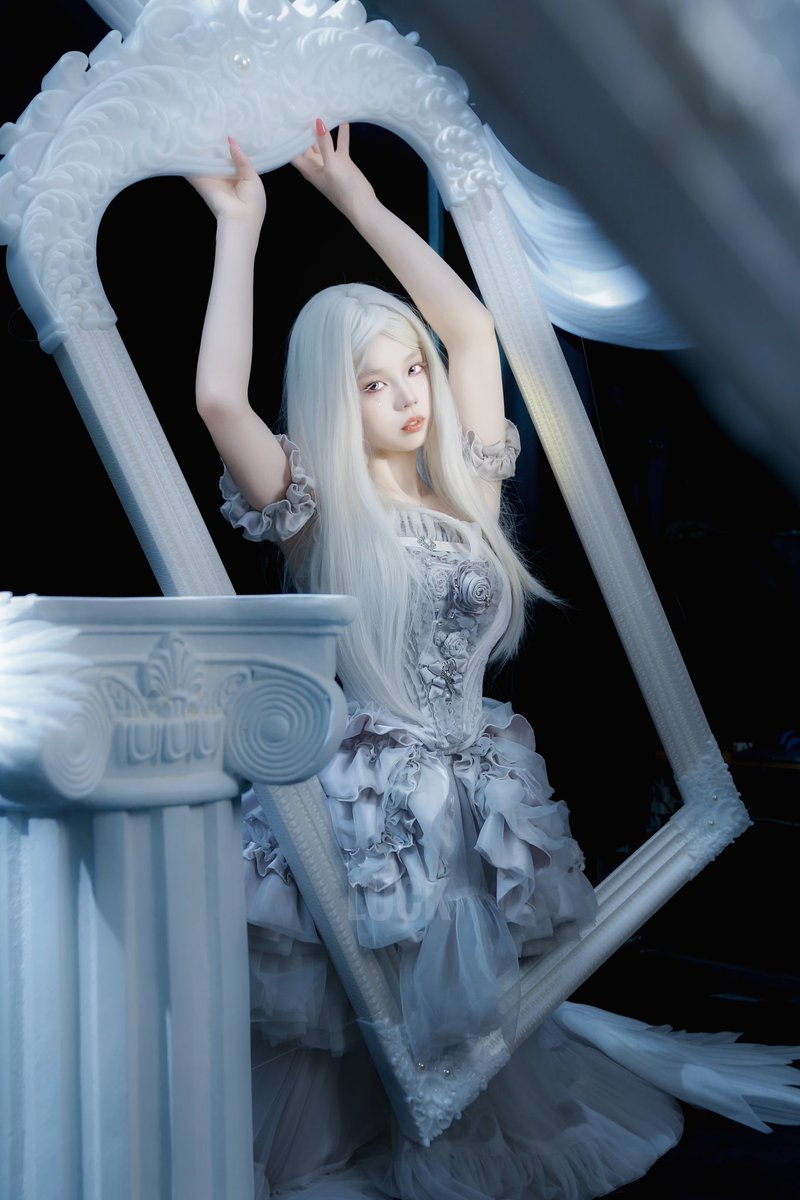 "Telin le thaed. Lasto beth nîn, tolo dan nan galad."