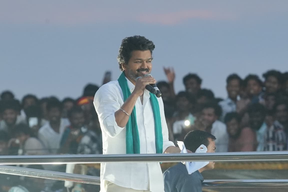 In Chennai, #DMK TRB Raja dismissed #TVK leader Vijay saying "கண்டவனுக்கெல்லாம் பதில் சொல்ல முடியாது." Later in Thiruvarur,  Minister Raja's home district, Vijay hit back without naming him accusing his only work is serving Stalin family, not the people. #Thiruvarur #TVKVijay