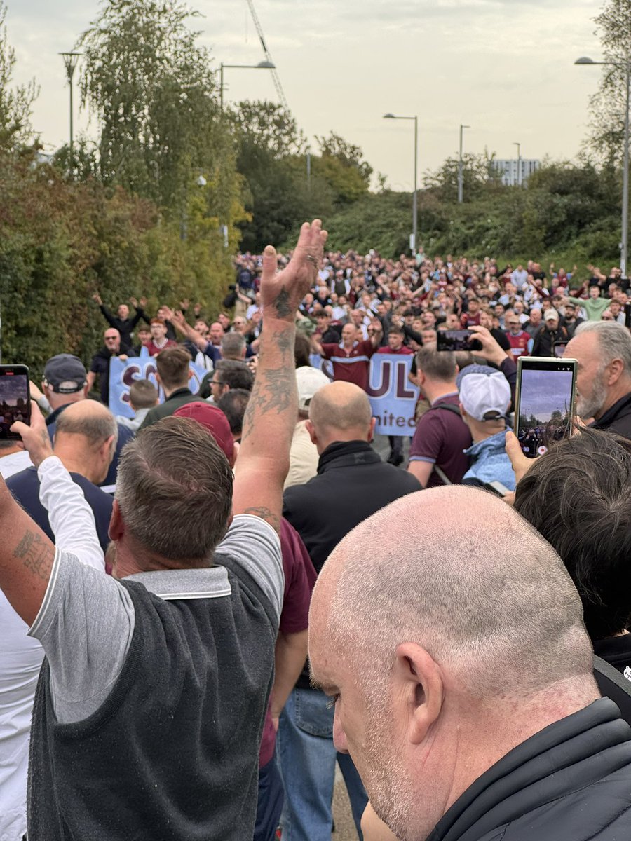 MichelleJBreen's tweet image. Stand up if you hate the board #SBOUT