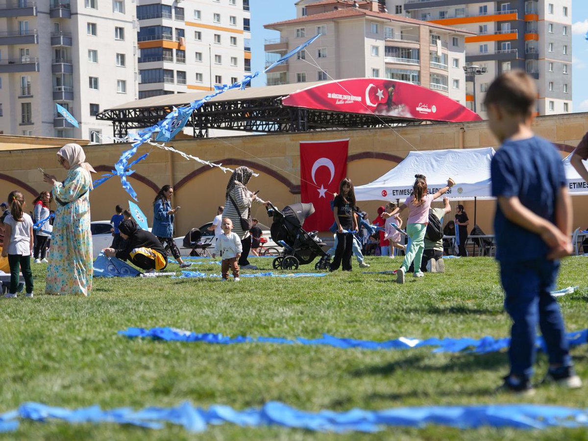 etimesgutbld's tweet photo. Hareketin, sağlığın ve birlikte olmanın mutluluğunu bizlerle paylaşıp etkinliklerimize katılım gösteren tüm vatandaşlarımıza teşekkür ediyoruz.🚶‍♀️🚴‍♂️🪁

#MobilityWeek
#Mobility4Everyone
#HerkesİçinHareketlilik
#ŞehriBirlikteYaşayalım
#TBB
#EtimesgutBelediyesi
#PedalÇevirİlçeyiDeğiştir
#İlçeninRitmiPedalda
#SürdürülebilirUlaşım